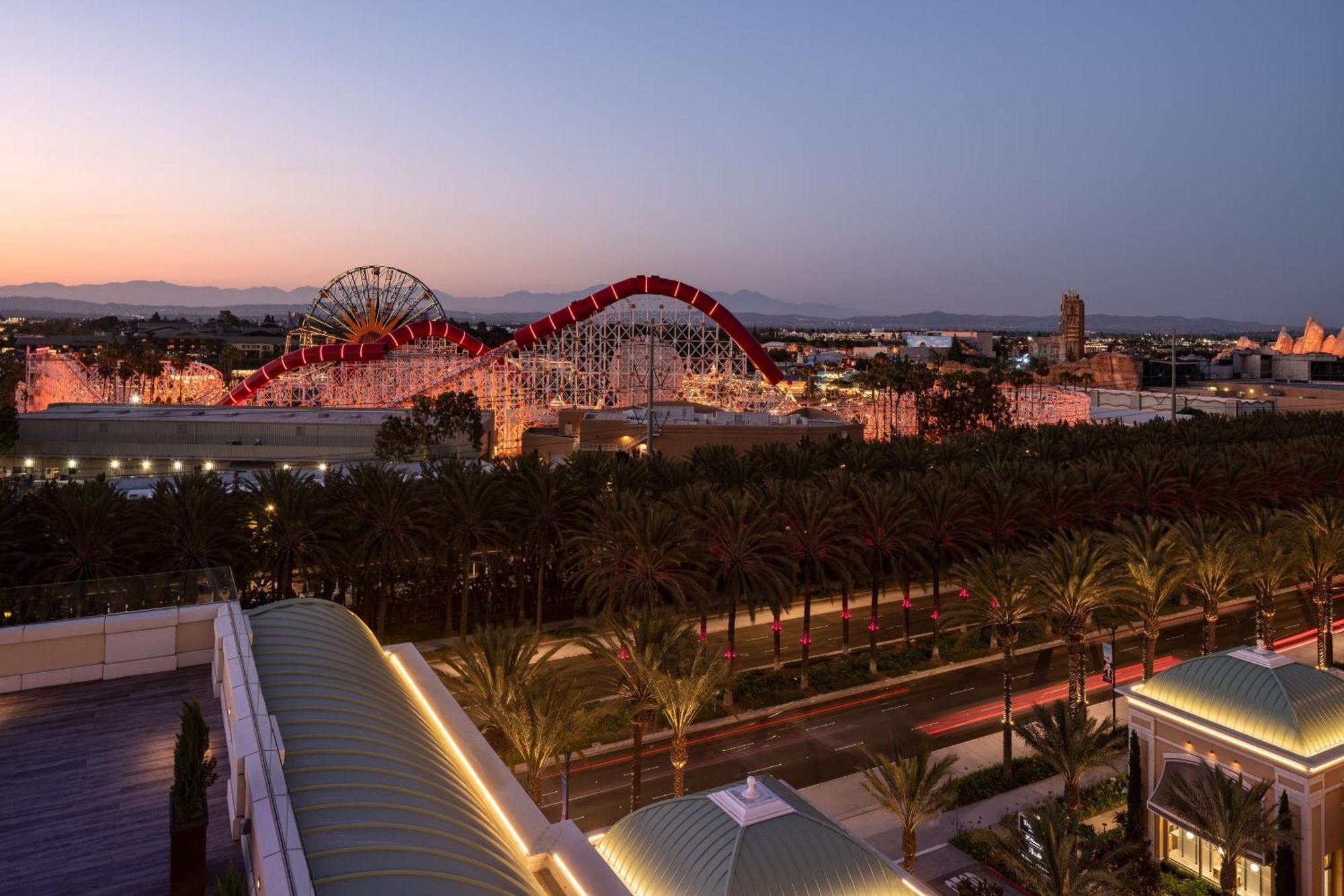 The Westin Anaheim Resort Exterior photo